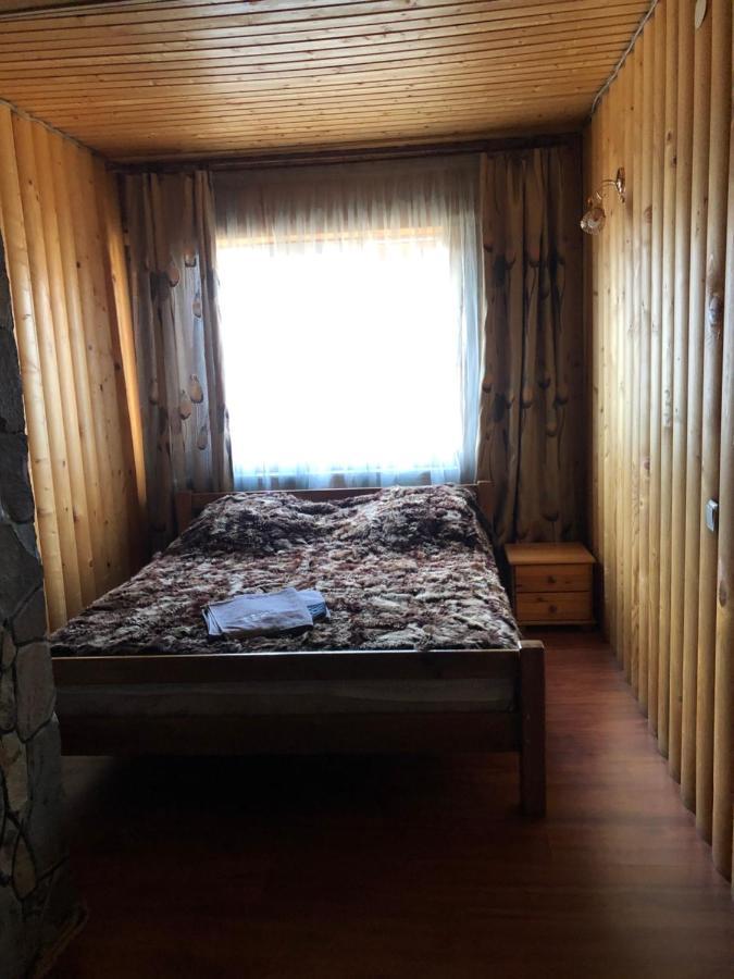Hotel Опришок à Palyanytsya Extérieur photo