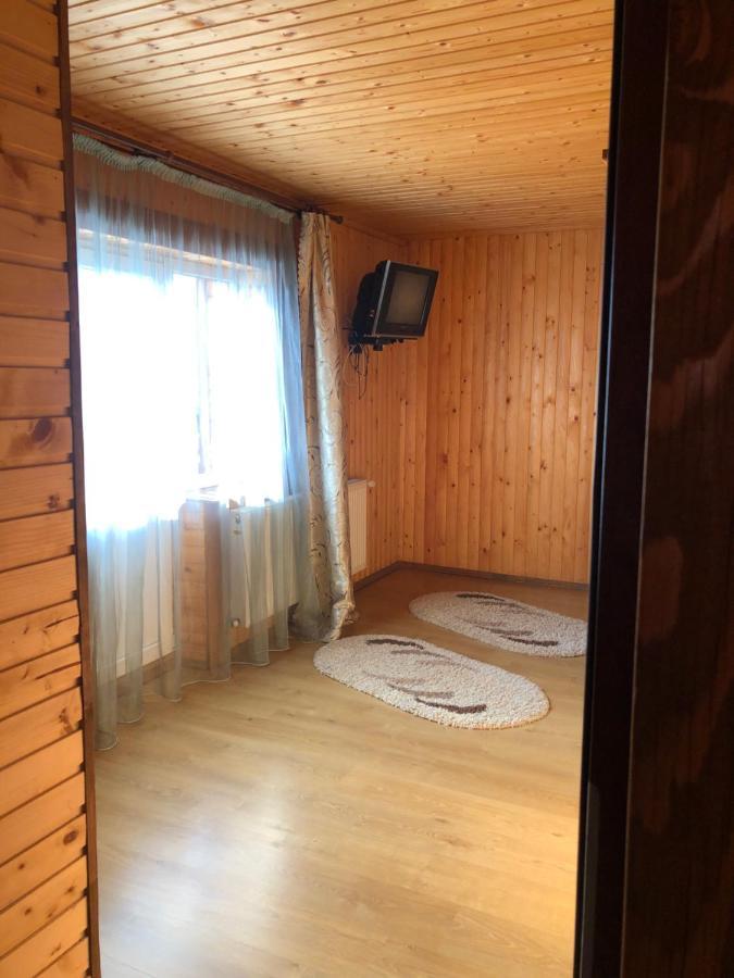 Hotel Опришок à Palyanytsya Extérieur photo