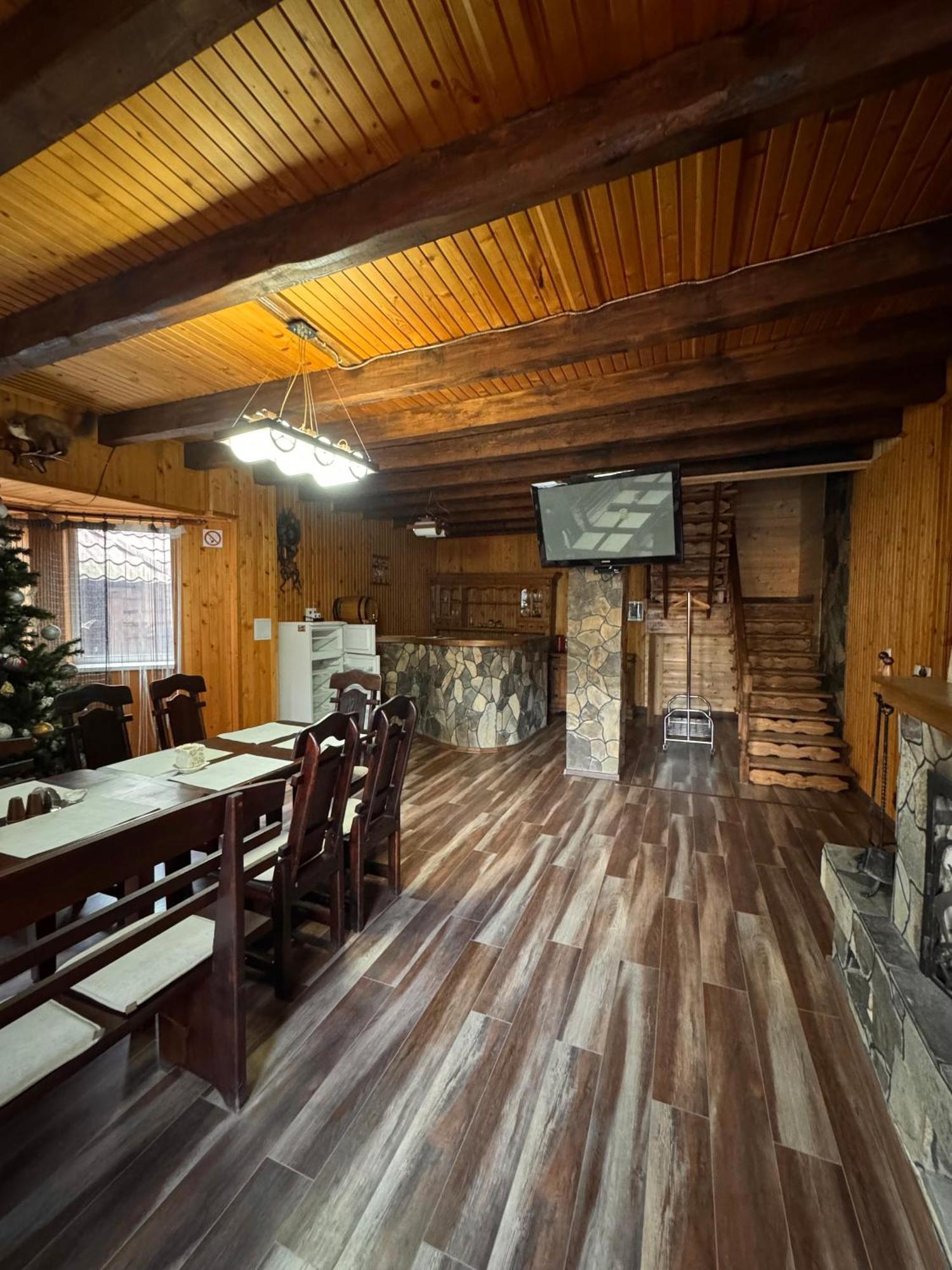 Hotel Опришок à Palyanytsya Extérieur photo