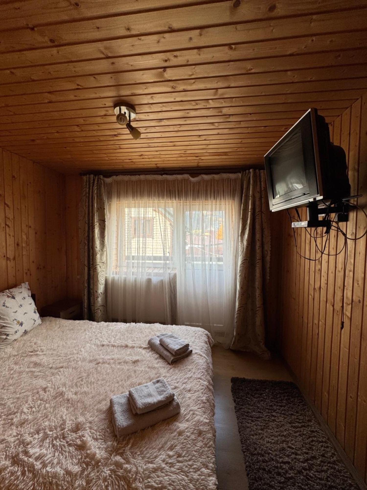 Hotel Опришок à Palyanytsya Extérieur photo