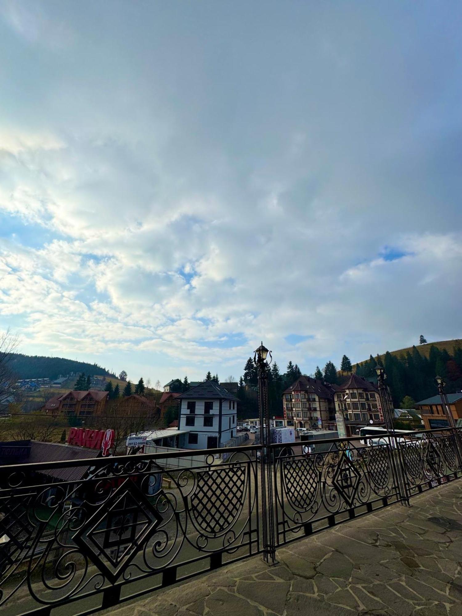 Hotel Опришок à Palyanytsya Extérieur photo