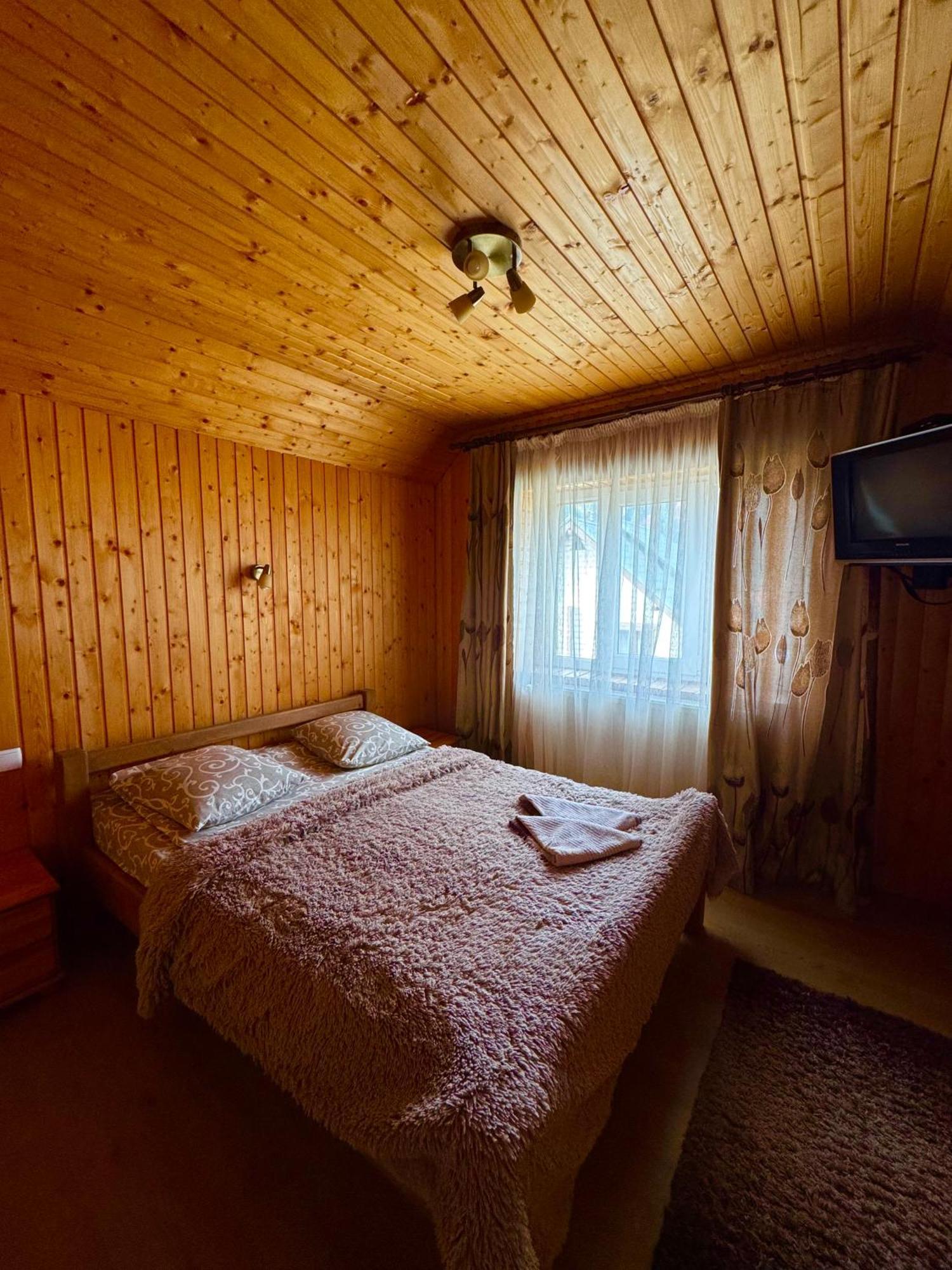 Hotel Опришок à Palyanytsya Extérieur photo