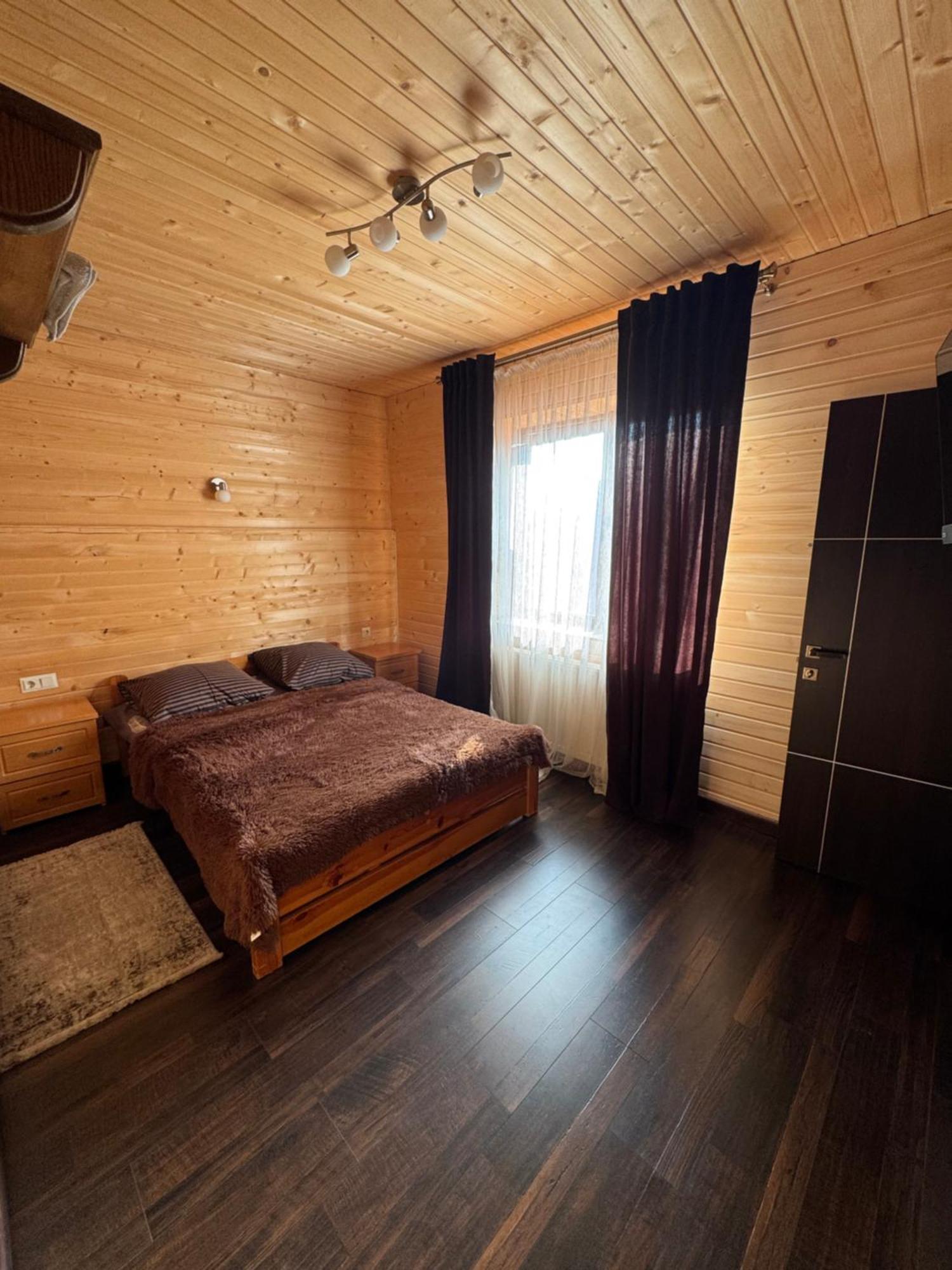 Hotel Опришок à Palyanytsya Extérieur photo